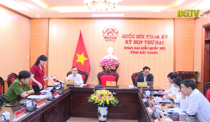 Thảo luận tổ tại ng&agrave;y l&agrave;m việc đầu ti&ecirc;n Quốc hội kho&aacute; XV