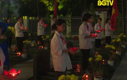 Thắp nến tri &acirc;n Anh h&ugrave;ng Liệt sỹ 