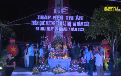 Thắp nến tri &acirc;n c&aacute;c Anh h&ugrave;ng Liệt sỹ