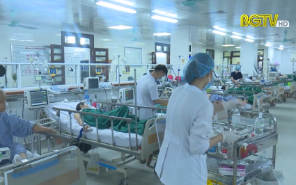 Thi đua n&acirc;ng cao chất lượng kh&aacute;m, chữa bệnh