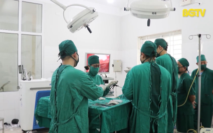 Sơn Động triển khai kỹ thuật mới t&aacute;n sỏi thận tiết niệu c&ocirc;ng nghệ cao
