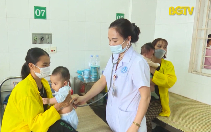 Thời tiết giao m&ugrave;a, số ca mắc c&uacute;m tại Bắc Giang tăng mạnh