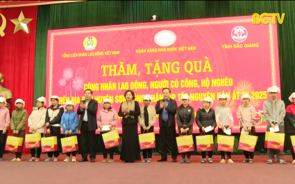 Thống đốc Ng&acirc;n h&agrave;ng Nh&agrave; nước Việt Nam thăm, tặng qu&agrave; Tết tại Sơn Động 