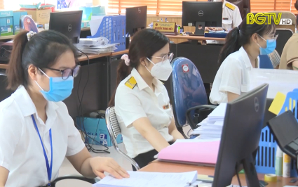 Thu ng&acirc;n s&aacute;ch do ng&agrave;nh thuế quản l&yacute; đạt 81,7% dự to&aacute;n năm