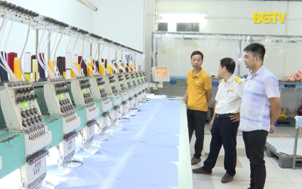 Thu ng&acirc;n s&aacute;ch từ thuế, ph&iacute; tăng mạnh so với c&ugrave;ng kỳ năm trước