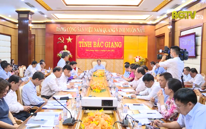 Thủ tướng Ch&iacute;nh phủ l&agrave;m việc với Ban Thường vụ Tỉnh ủy Bắc Giang
