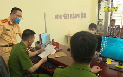 Thực hiện ph&acirc;n cấp đăng k&yacute; xe cho c&ocirc;ng an cấp huyện, x&atilde; từ 21/5