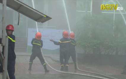 Thực tập phương &aacute;n chữa ch&aacute;y v&agrave; cứu nạn cứu hộ  