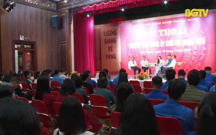 Thường trực Đảng uỷ khối doanh nghiệp đối thoại với thanh ni&ecirc;n