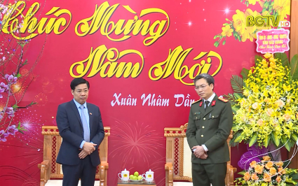 Thường trực Tỉnh uỷ ch&uacute;c Tết lực lượng vũ trang 