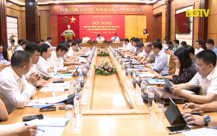 Thường trực Tỉnh ủy giao ban với B&iacute; thư cấp ủy, Chủ tịch UBND cấp huyện