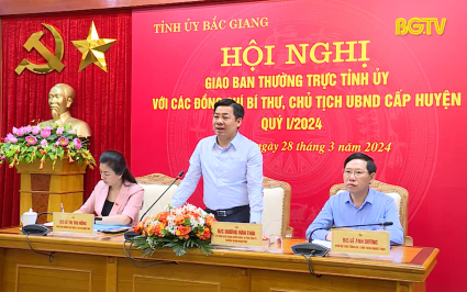 Thường trực Tỉnh ủy giao ban với B&iacute; thư, Chủ tịch UBND cấp huyện