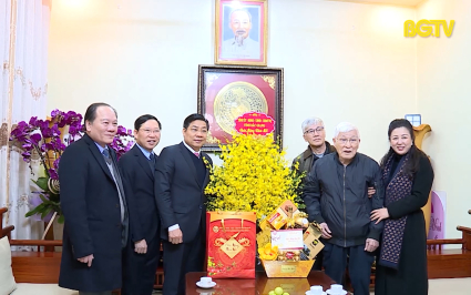 Thường trực Tỉnh ủy đến thăm, ch&uacute;c Tết đồng ch&iacute; Nguyễn Thanh Quất