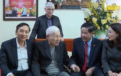 Thường trực Tỉnh ủy thăm, ch&uacute;c Tết đồng ch&iacute; Nguyễn Thanh Quất 