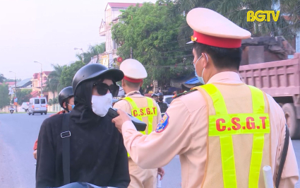 Thường xuy&ecirc;n kiểm tra nồng độ cồn tr&ecirc;n Quốc lộ 1A 