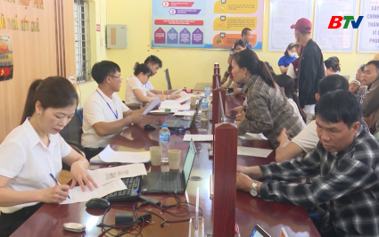 T&iacute;ch cực hỗ trợ người d&acirc;n giải quyết thủ tục h&agrave;nh ch&iacute;nh tại nơi cư tr&uacute; 