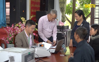 T&iacute;ch cực học tập v&agrave; l&agrave;m theo gương B&aacute;c
