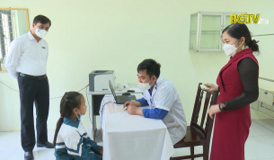 T&iacute;ch cực vận động học sinh tham gia bảo hiểm y tế 
