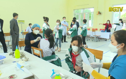 Ti&ecirc;m vắc xin phòng Covid 19 cho trẻ 11 tu&ocirc;̉i