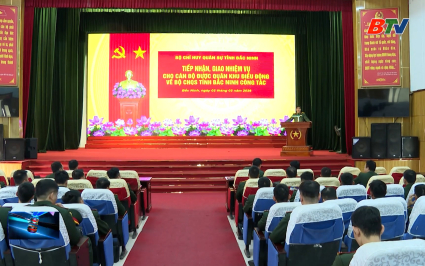 Tiếp nhận c&aacute;n bộ, sĩ quan được qu&acirc;n khu điều động, bổ sung cho Bộ CHQS tỉnh