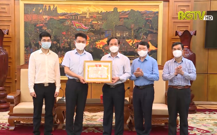 Tiếp nhận kinh ph&iacute; ủng hộ c&ocirc;ng t&aacute;c ph&ograve;ng, chống dịch Covid-19