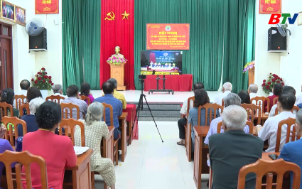 Người d&acirc;n phấn khởi theo d&otilde;i Đại hội Đảng bộ tỉnh Bắc Ninh