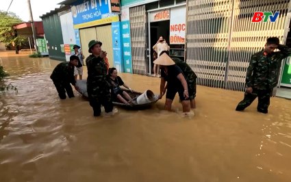 T&igrave;nh người trong b&atilde;o lũ 