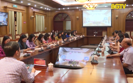 Tọa đ&agrave;m x&acirc;y dựng ph&aacute;t triển đội ngũ c&aacute;n bộ nữ 