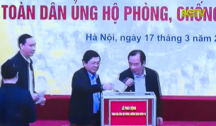 To&agrave;n d&acirc;n tham gia ủng hộ ph&ograve;ng chống dịch Covid- 19