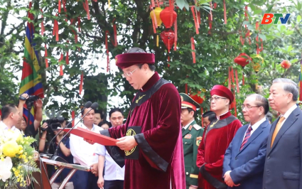 Tổng B&iacute; thư, Chủ tịch nước T&ocirc; L&acirc;m d&acirc;ng hương giỗ Tổ H&ugrave;ng Vương