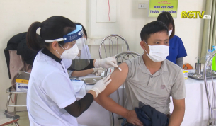 TP Bắc Giang ti&ecirc;m vắc xin mũi 3 cho c&aacute;c nh&oacute;m ưu ti&ecirc;n