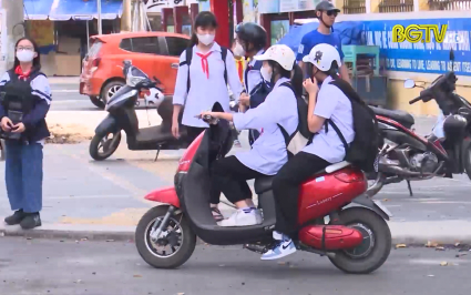 TP. Bắc Giang chấn chỉnh học sinh kh&ocirc;ng đủ tuổi điều khiển xe m&aacute;y, xe đạp điện
