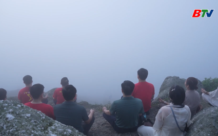 Trải nghiệm tour &ldquo;B&igrave;nh minh tr&ecirc;n đỉnh ch&ugrave;a Đồng&rdquo; &ndash; H&agrave;nh tr&igrave;nh thiền giữa m&acirc;y trời Y&ecirc;n Tử