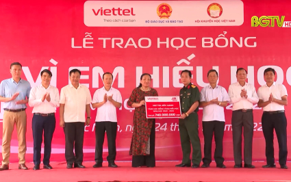 Trao 370 suất học bổng cho học sinh ngh&egrave;o