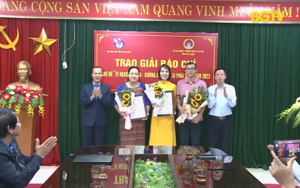 24 t&aacute;c phẩm đoạt Giải b&aacute;o ch&iacute; về giảm ngh&egrave;o