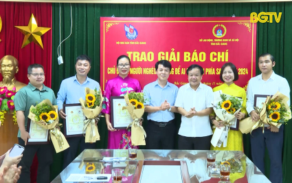 Trao giải b&aacute;o ch&iacute; "V&igrave; người ngh&egrave;o - Kh&ocirc;ng ai bị bỏ lại ph&iacute;a sau"