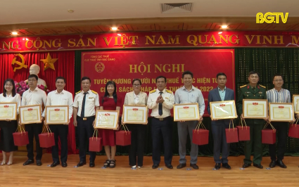 Tuy&ecirc;n dương người nộp thuế thực hiện tốt ch&iacute;nh s&aacute;ch, ph&aacute;p luật thuế