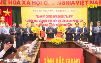 Trao giấy chứng nhận đăng k&yacute; đầu tư dự &aacute;n khu c&ocirc;ng nghiệp 