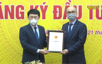 Trao giấy chứng nhận đầu tư 2 dự &aacute;n hạ tầng KCN