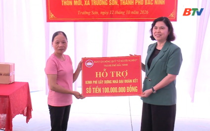 Trao hỗ trợ x&acirc;y dựng nh&agrave; đại đo&agrave;n kết tại x&atilde; Trường Sơn 