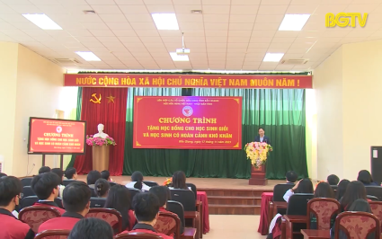 Trao học bổng cho học sinh tiếng Nhật 