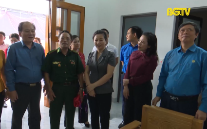 Trao nh&agrave; đại đo&agrave;n kết tại huyện Lục Nam