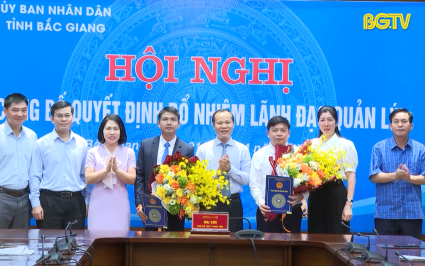 Trao quyết định bổ nhiệm l&atilde;nh đạo quản l&yacute;