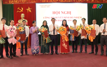 Trao quyết định bổ nhiệm l&atilde;nh đạo sở Gi&aacute;o dục v&agrave; Đ&agrave;o tạo, sở Y tế 