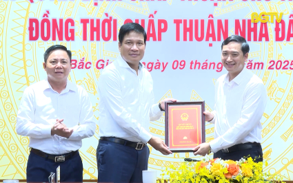 Trao Quyết định chấp thuận chủ trương đầu tư