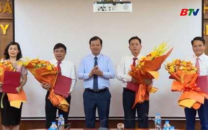 Trao quyết định l&atilde;nh đạo quản l&yacute; sở D&acirc;n Tộc & T&ocirc;n Gi&aacute;o