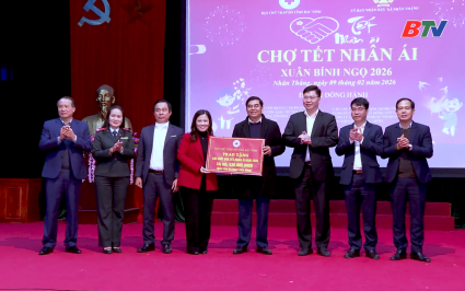 Trao tặng 430 suất qu&agrave; tại chương tr&igrave;nh chợ &ldquo;Tết nh&acirc;n &aacute;i&rdquo; xu&acirc;n B&iacute;nh Ngọ năm 2026
