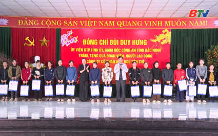 Trao tr&ecirc;n 73 ngh&igrave;n suất qu&agrave; Tết cho hộ ngh&egrave;o, cận ngh&egrave;o 