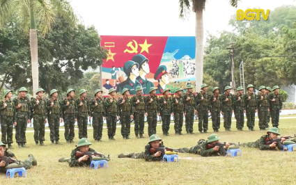 Tr&ecirc;n thao trường huấn luyện chiến sĩ mới