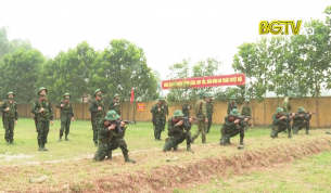 Tr&ecirc;n thao trường huấn luyện chiến sĩ mới
